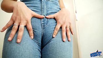 INCREDIBLE Teen BUTT in Very Tight Denim & Perfect Cameltoe!