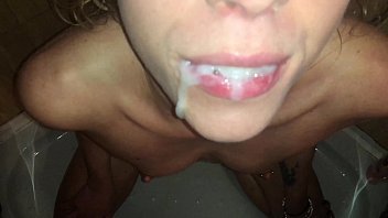 SKINNY AMATEUR TAKE PISSING AND CUMSHOT IN MOUTH