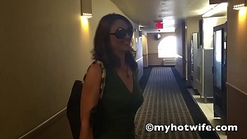 Jackie follada por el jefe de su esposo en un motel barato
