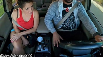 Hot Tourist Shows Tits to Uber Driver and Offers Blowjob