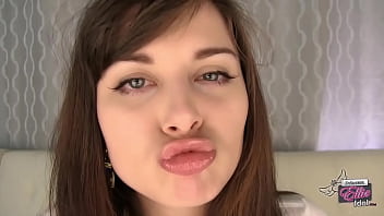 Kiss Ellie Idol's Glossy Lips