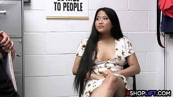 Asiática culona Alona Bloom follada duro en la oficina
