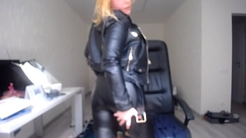 LEATHER GIRL