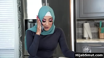 Hijab mit arabischem Teen von Fußballtrainer gefickt