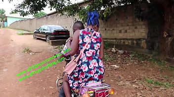 the motorcycle driver carrier and his customers in a public fuck on the road in Yaoundé, Cameroon. His big cock, he copiously fucks his client on the motorbike.Exclusively on xvideos.com and XVIDEOS RED