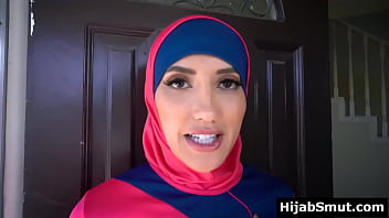 Arab wife in hijab cheats on husband with landlord