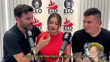 Elo Podcast interviews a Colombian porn couple and sees how Sara Blonde sucks and receives cum in her mouth