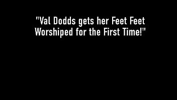 Athletic Babe, Val Dodds (aka Val Midwest), loves kinky foot worship, getting her smelly feet oiled up, licked and sucked in the middle of the gym! Full Video At FuckedFeet.com!