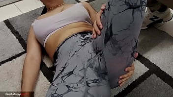 It makes me horny to see how the chocha and ass are marked with that lycra attached, I do not resist and I penetrate it through the ass