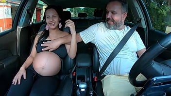 Elisa Santos gets pregnant in the ride and gets ironed in the middle of the street