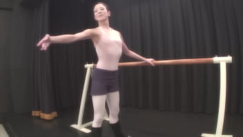 Flexible Asian ballet dancer fucks while doing the splits