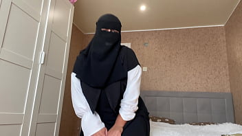 Arab milf in hijab with big tits