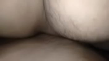 Spreading the big girl's pussy, using the cock to fuck the pussy until the cum fills the hole. The clit is very thrilling. The pussy is big, worth licking. When you see it, the cock gets hard and fucks the pussy.