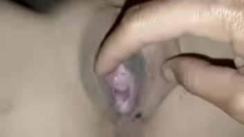 Spreading the beautiful girl's pussy, giving her a cock to suck until the cum filled her mouth, then still pushing the cock into her clit, fucking her pussy with loud moans, making her extremely aroused, she masturbated twice and cummed a lot.