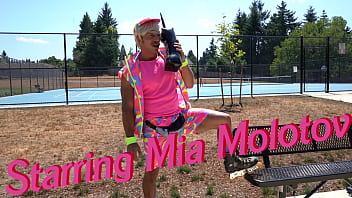 La primera vez de Barbie y Ken: Mia Molotov y Dr. Rideout