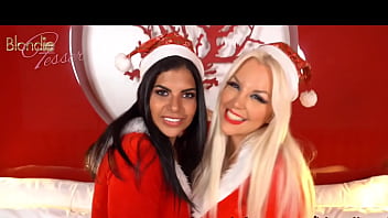 HORNY PLAYING IN CHRISTMAS WITH SHEILA ORTEGA - BLONDIE FESSER