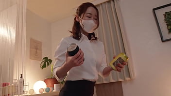 Yu Shinoda seduced by the erotic butt beauty who lives next door and creampied while working from home