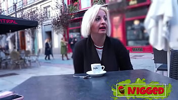 Blonde Spanish mommy takes her search for a butthole fuck to the streets