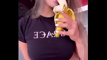 Lorena eating a banana and toaching her pussy